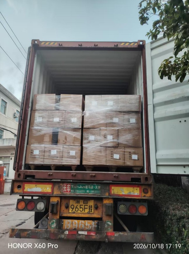 أكملت شركة Ningbo Zhongsheng شحنة حاويات أخرى من لوحات التحكم في الوقت المحدد